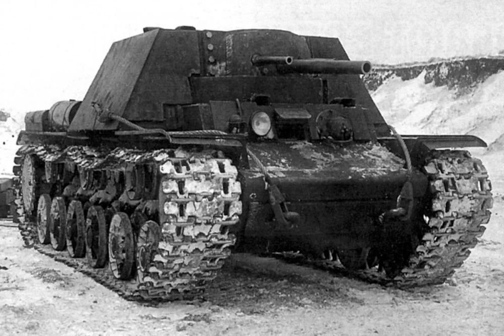 Prototipo del cañón de asalto pesado soviético KV-7 