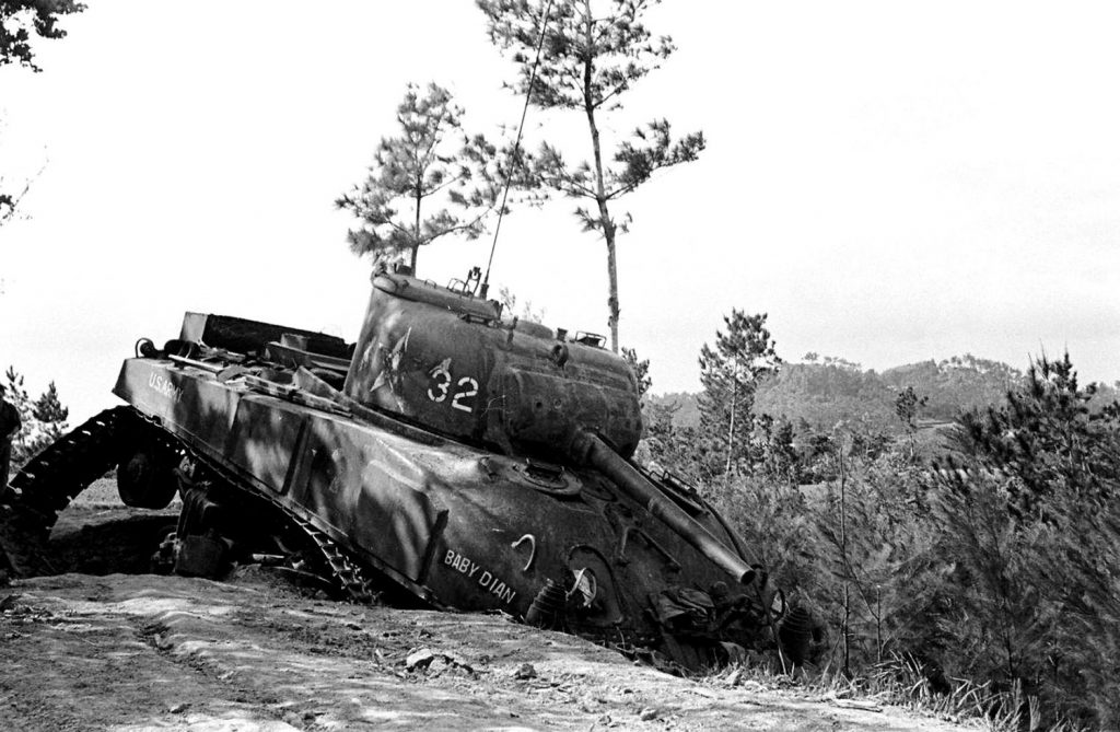 M4 Sherman sacado de servicio en algún lugar del Pacífico