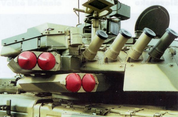 Drozd-2 montado en el T-80UM2
