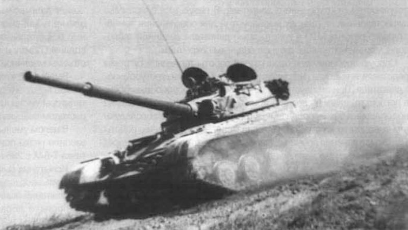 Un T-64 de fabricación temprana en pruebas