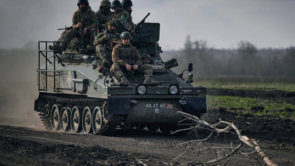 Soldados ucranianos dirigiéndose a Bakhmut