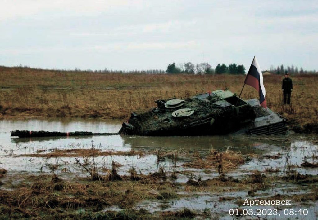 Leopard 2 atascado en lodo