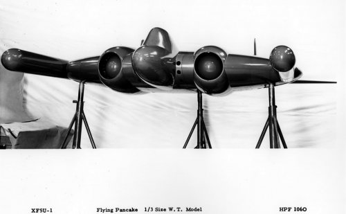 Modelo a escala del XF5U-1